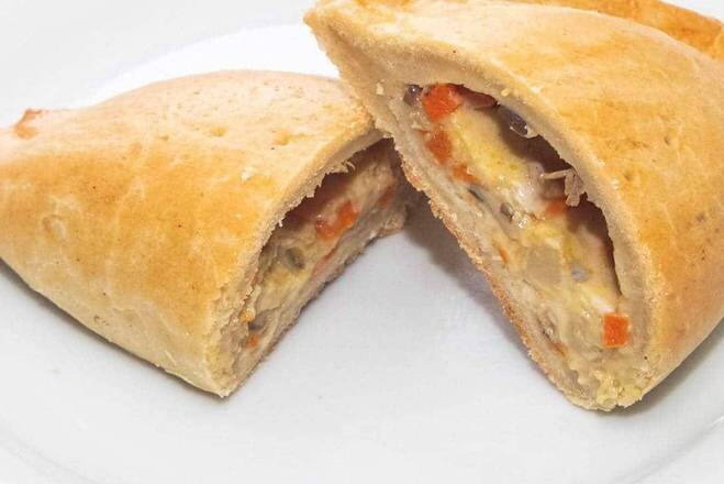 CHICKEN AND CHEESE PIEチキンチーズパイ