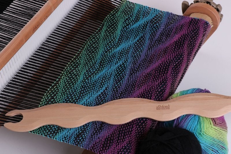 Wavy Shuttle - 28&quot;