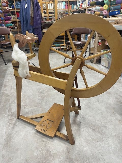 Ashford Traditional spinning wheel - refurbished