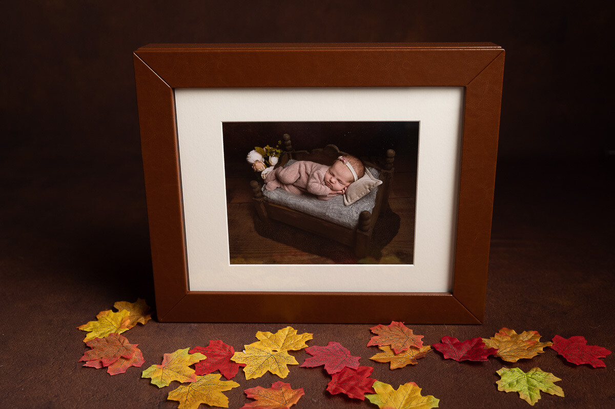 Stunning 10 portraits leatherette folio box