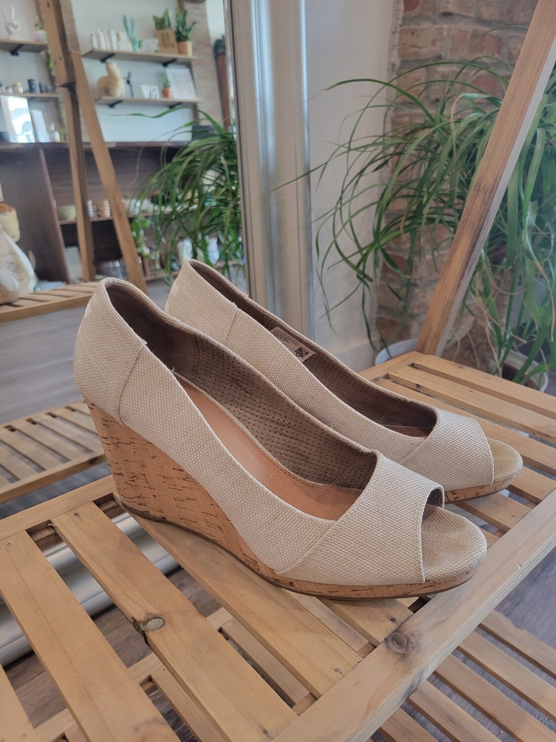 Consignment 7A, Style: SM Wedge Heels 9