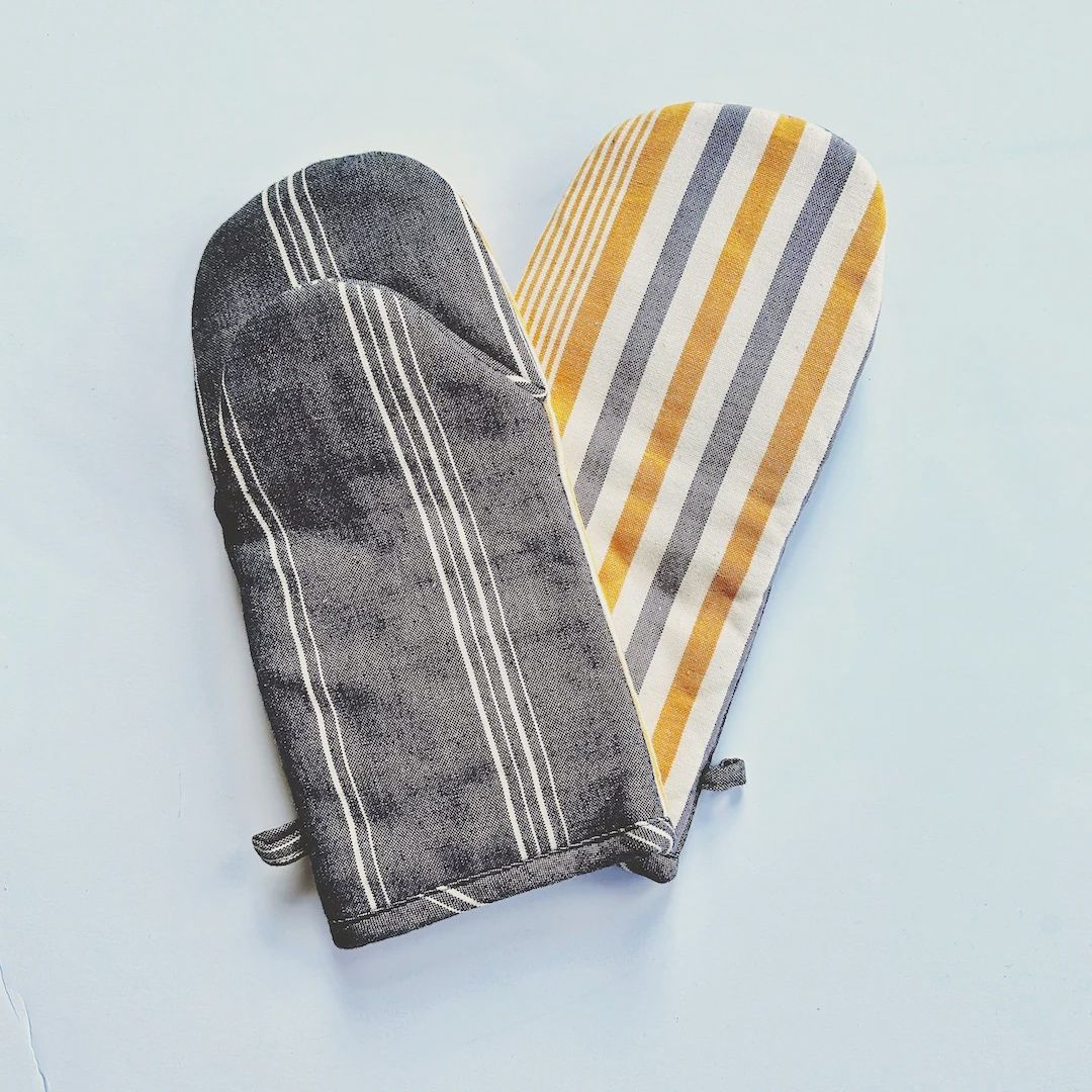 Yellow Striped Oven Mitt - individual