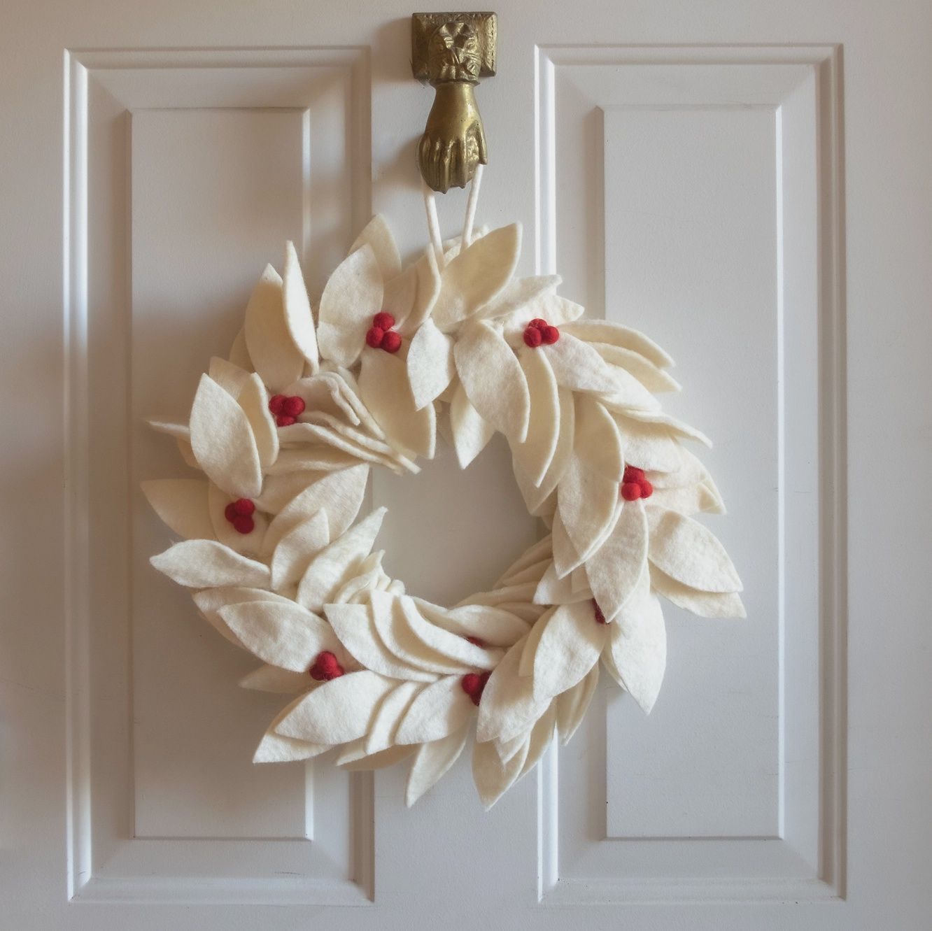 Felt Wreath White with Holly Berries