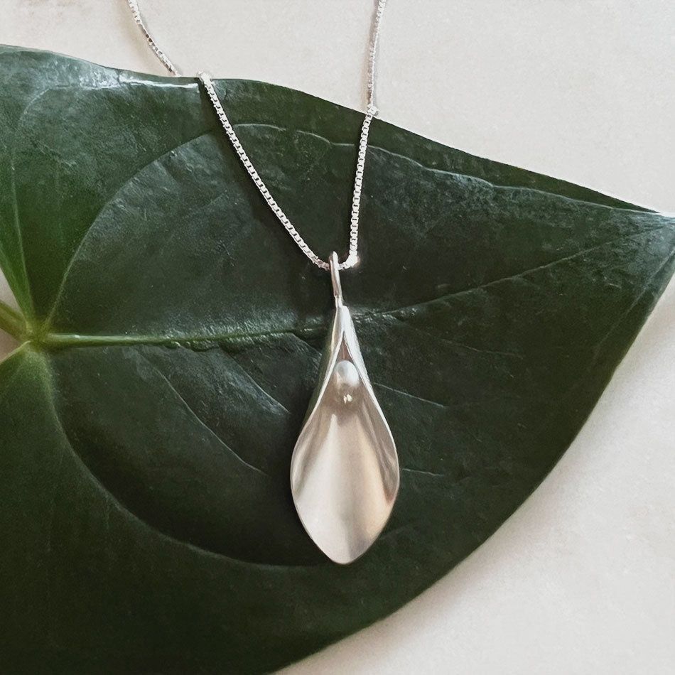 Sacred Lily Necklace - Sterling