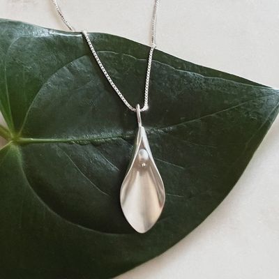 Sacred Lily Necklace - Sterling