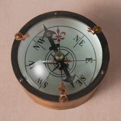 Bada Magnifying Compass