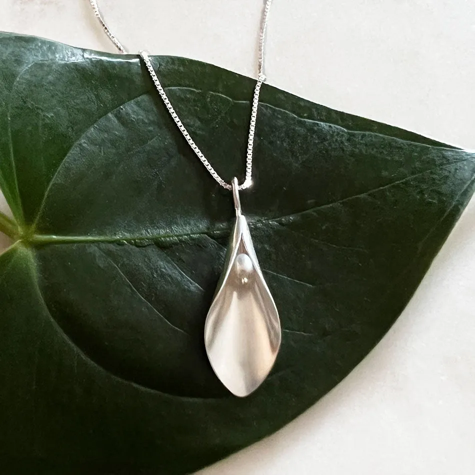 Sacred Lily Necklace - Sterling