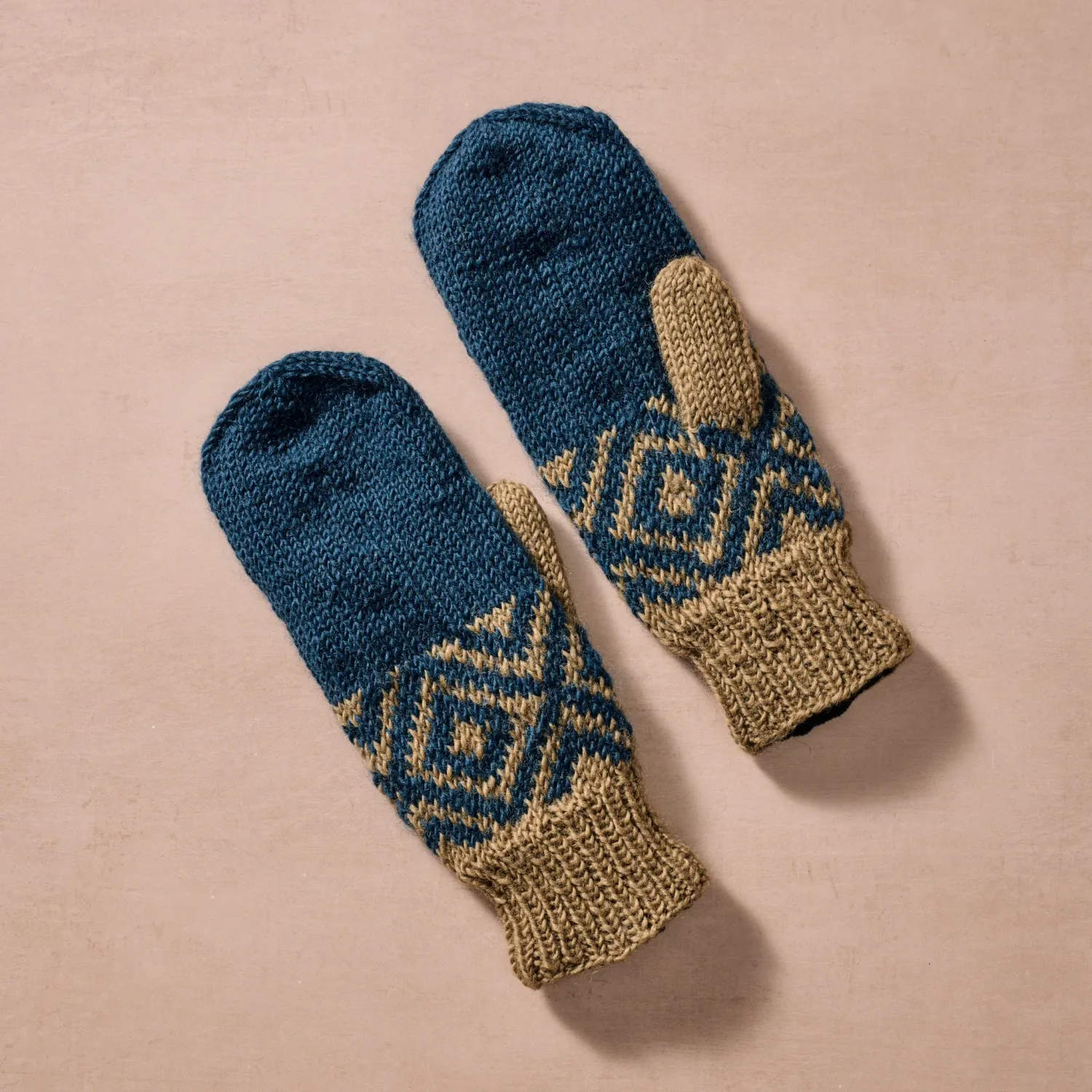 Hira Mittens