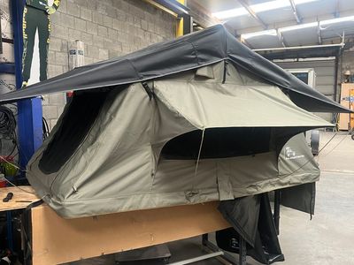EX-VERHUUR All4Daktenten Topanga 2.0 - 140cm Daktent Groen/zwart, INCL Anti-Condens matras EX-VERHUUR All4Daktenten Topanga 2.0 - 140cm Daktent Groen/zwart, INCL Anti-Condens matras