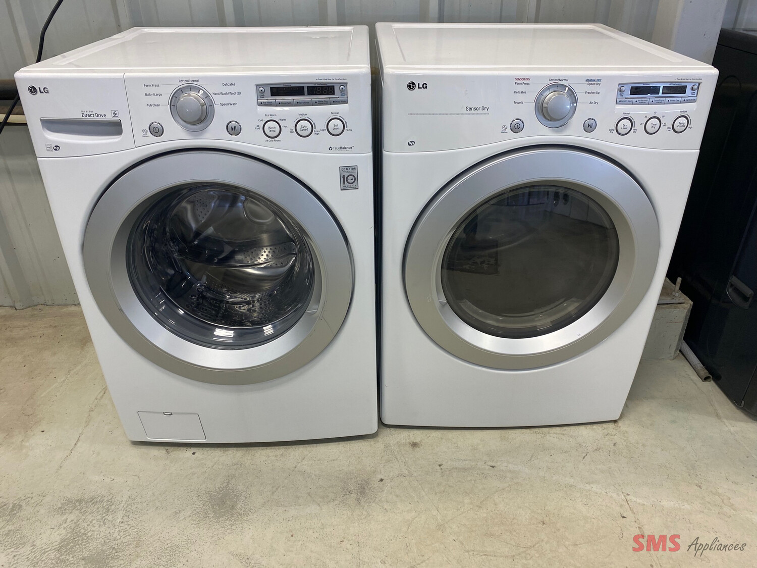 LG 27" Front Load Washer and Dryer Set WM3050CW/DLE3050W
