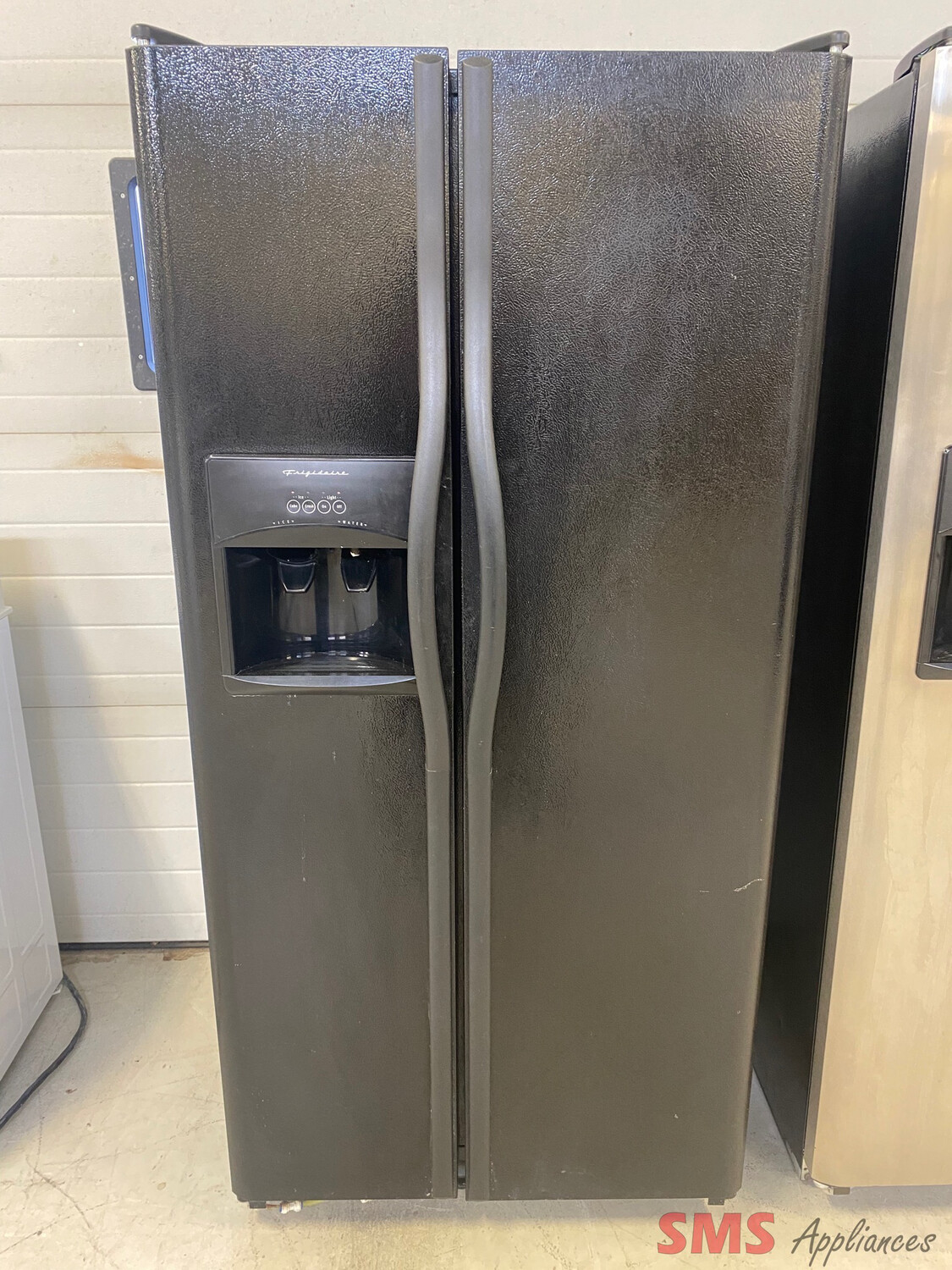 Frigidaire 33" Side by Side Refrigerator 22.6 Cu. Ft. FRS3R4EB2