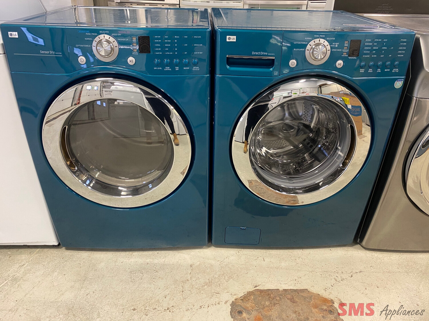 LG 27" Front Load Washer and Dryer Set WM2233CU / DLE3733U