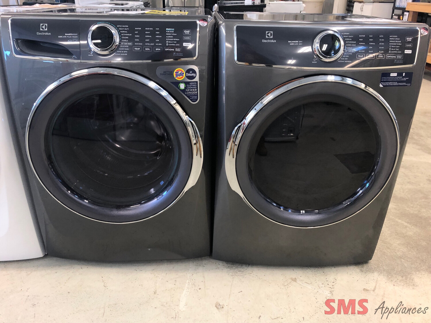 Open Box - Scratch and Dent Electrolux 27" Front Load Washer and Dryer Set ELFW7637AT / ELFE763CAT