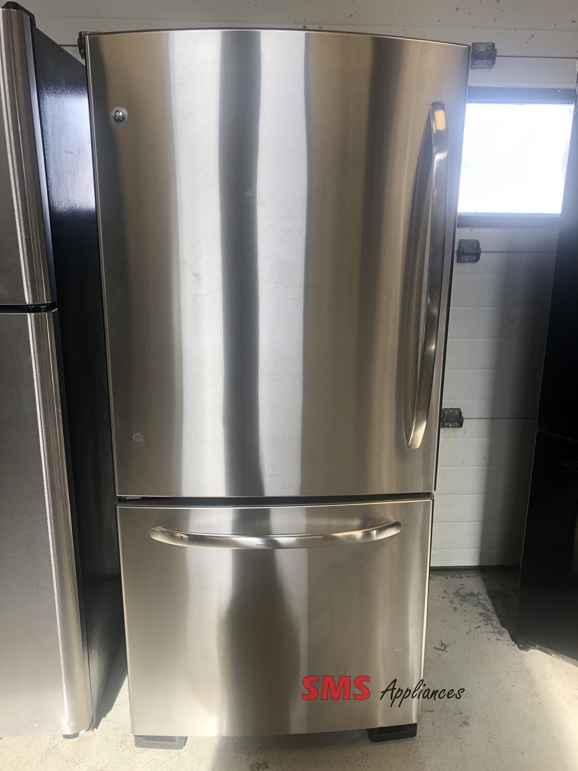 GE 30" Bottom Mount Refrigerator 20.2 Cu. Ft. GDRS0KBXCRSS