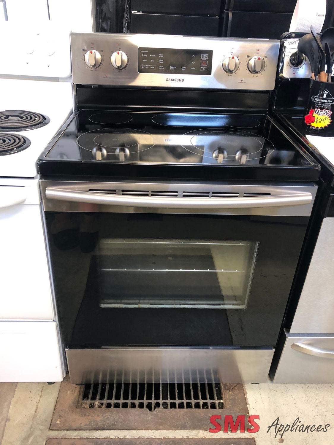 Samsung 30" Freestanding Electric Stove 5.9 Cu. Ft. NE59K3321SS