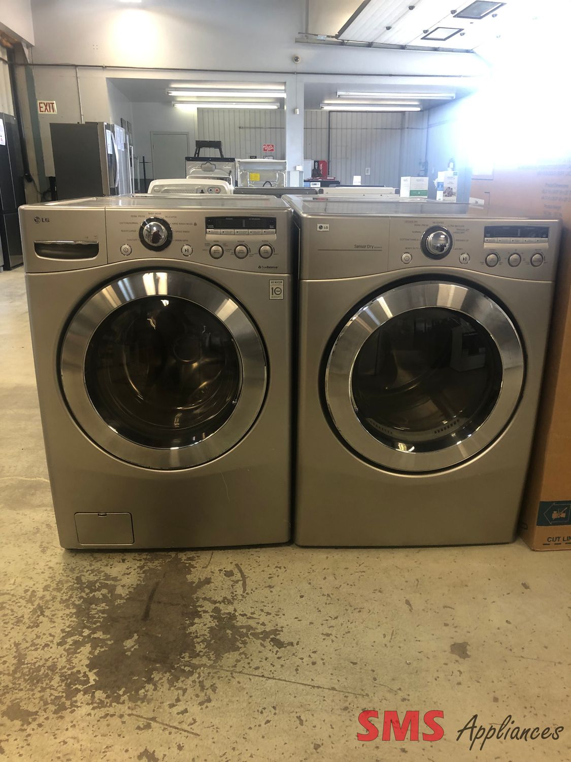 LG 27" Front Load Washer and Dryer Set WM2301HS / DLE2301S