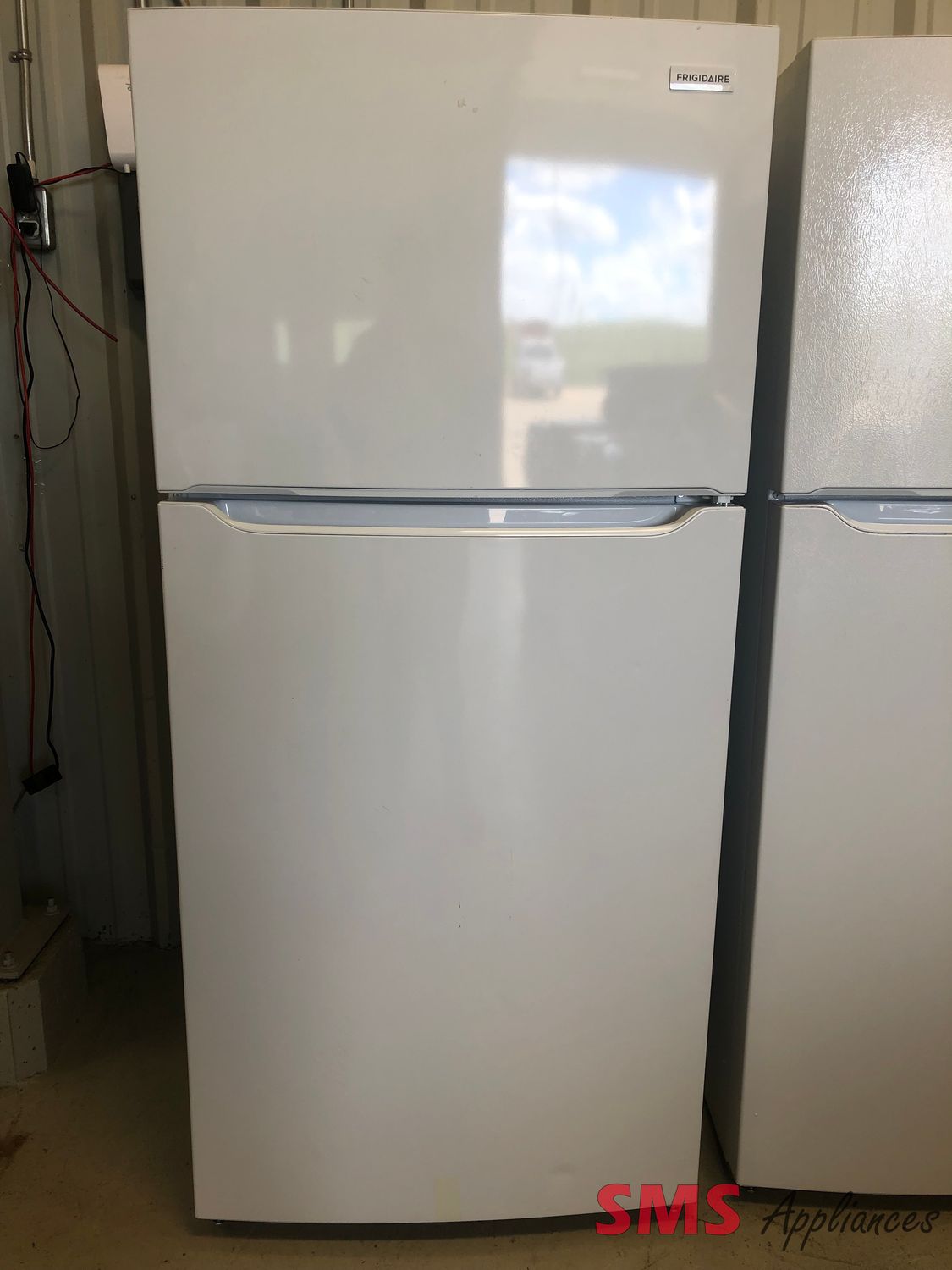 Open Box - Scratch & Dent Frigidaire 30" Top Mount Refrigerator 20.0 Cu. Ft. FFT22045VW