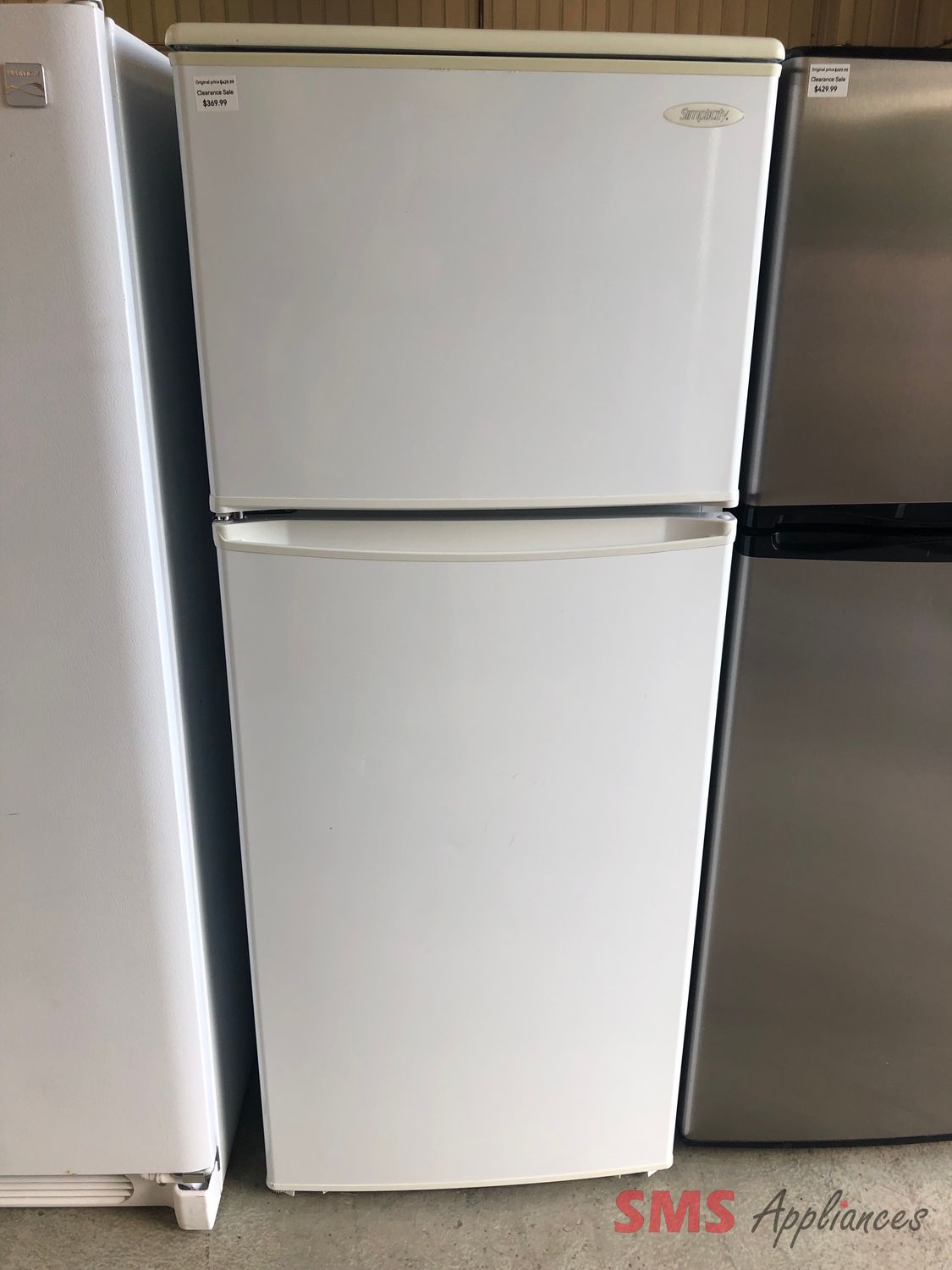 Simplicity 24" Top Mount Refrigerator SFF1144W