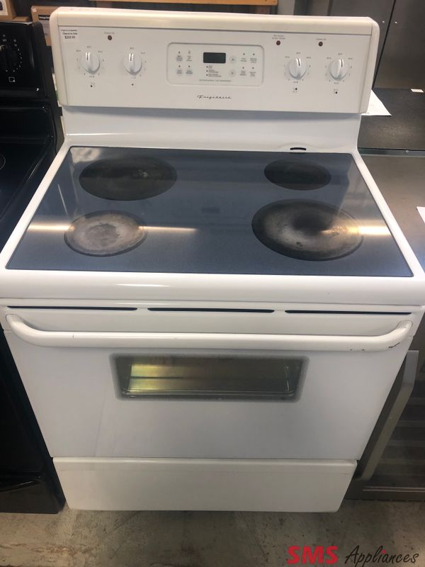 Frigidaire 30" Freestanding Stove CFEF372CS1
