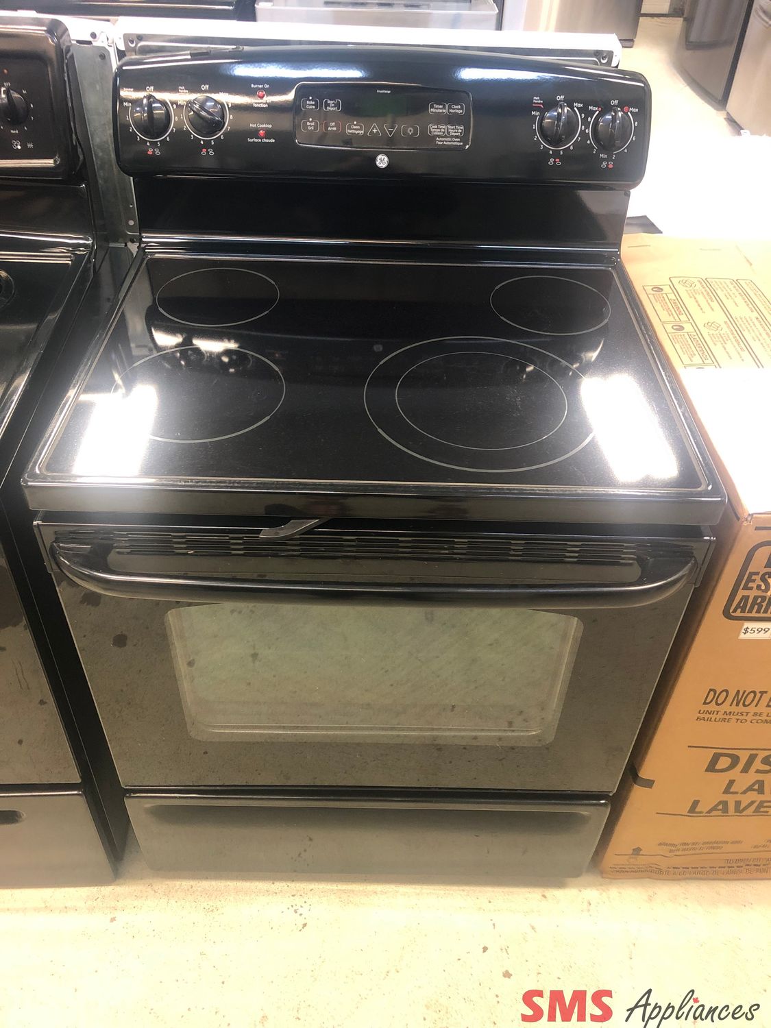 GE 30" Freestanding Electric Stove JCBP66DP1BB