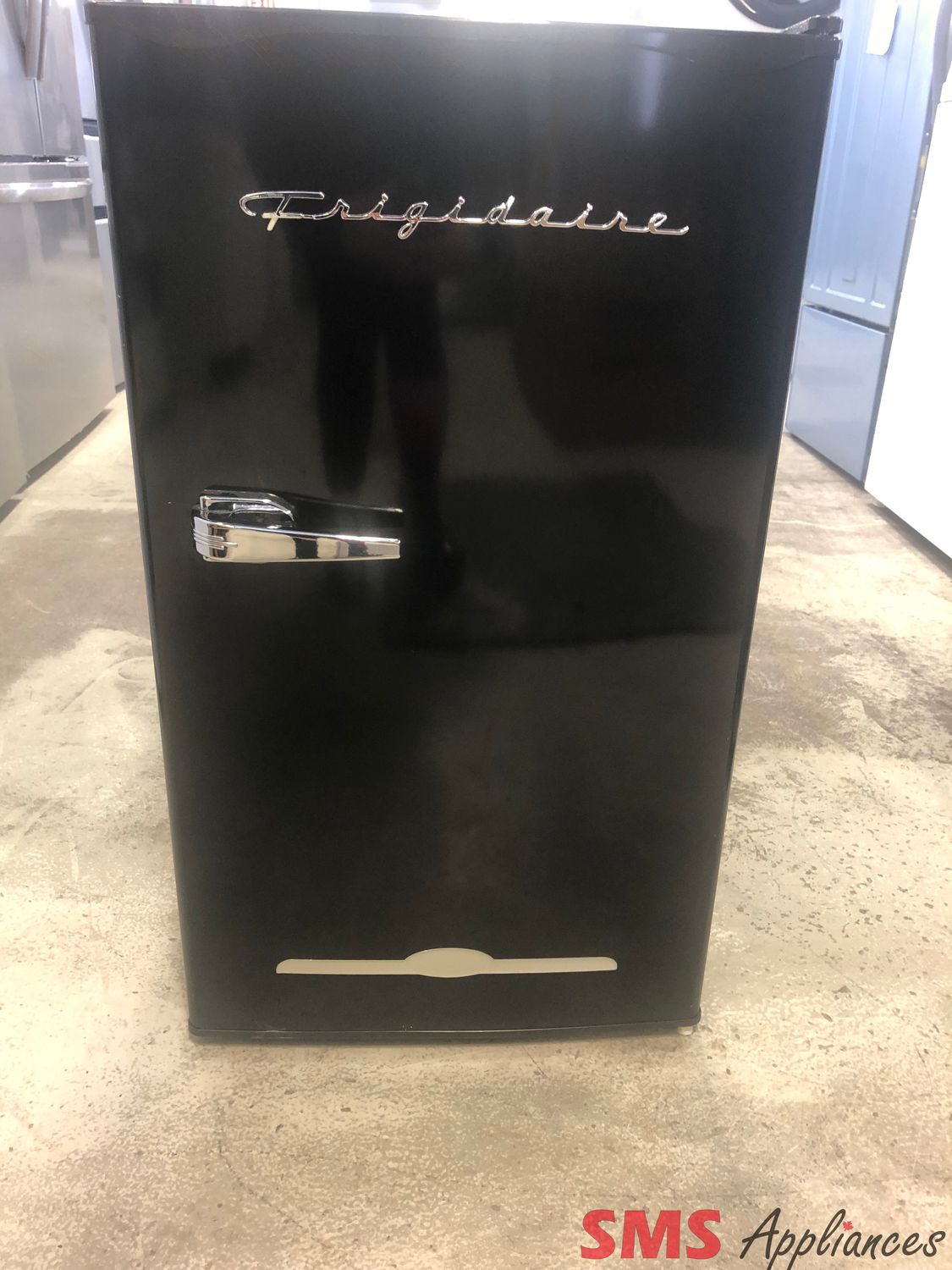 Frigidaire Retro Mini Fridge EFR376-C-BLACK