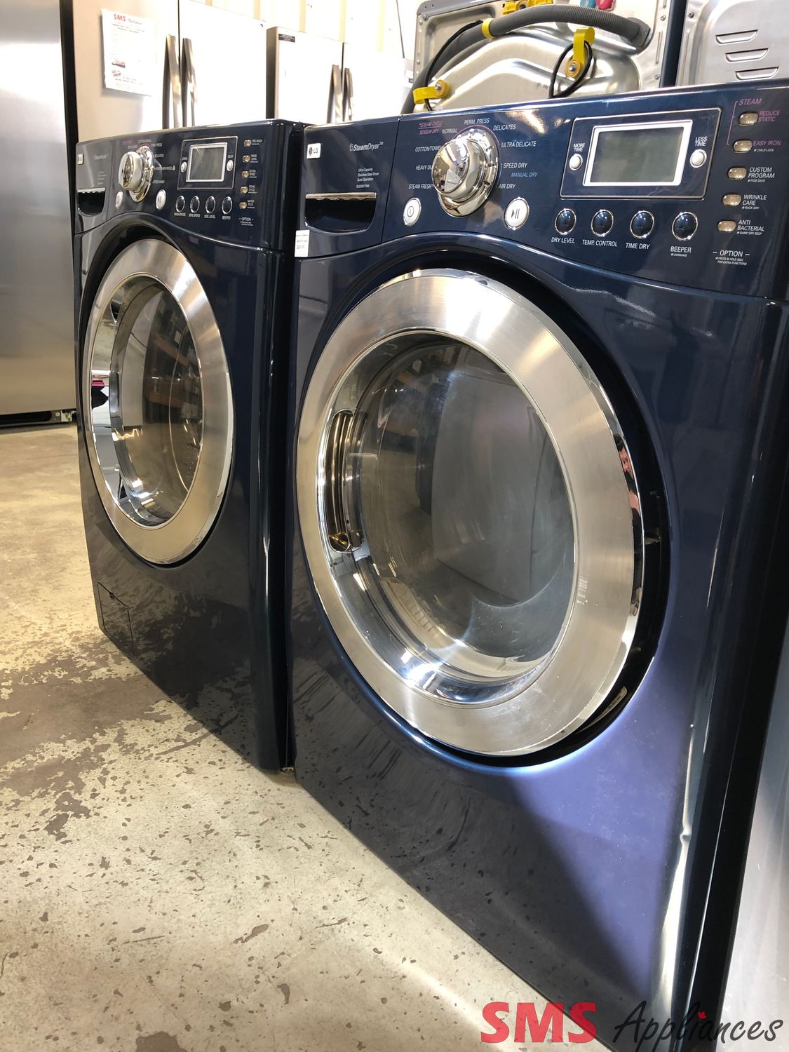 LG 27" Washer & Dryer Set WM2688HNMA / DLEX8377NM