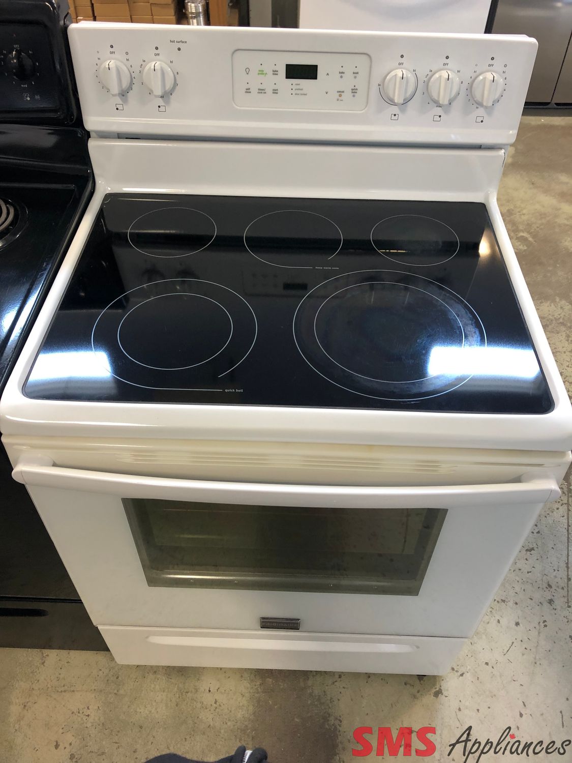 Frigidaire 30" Freestanding Electric Stove CGEF3032MW