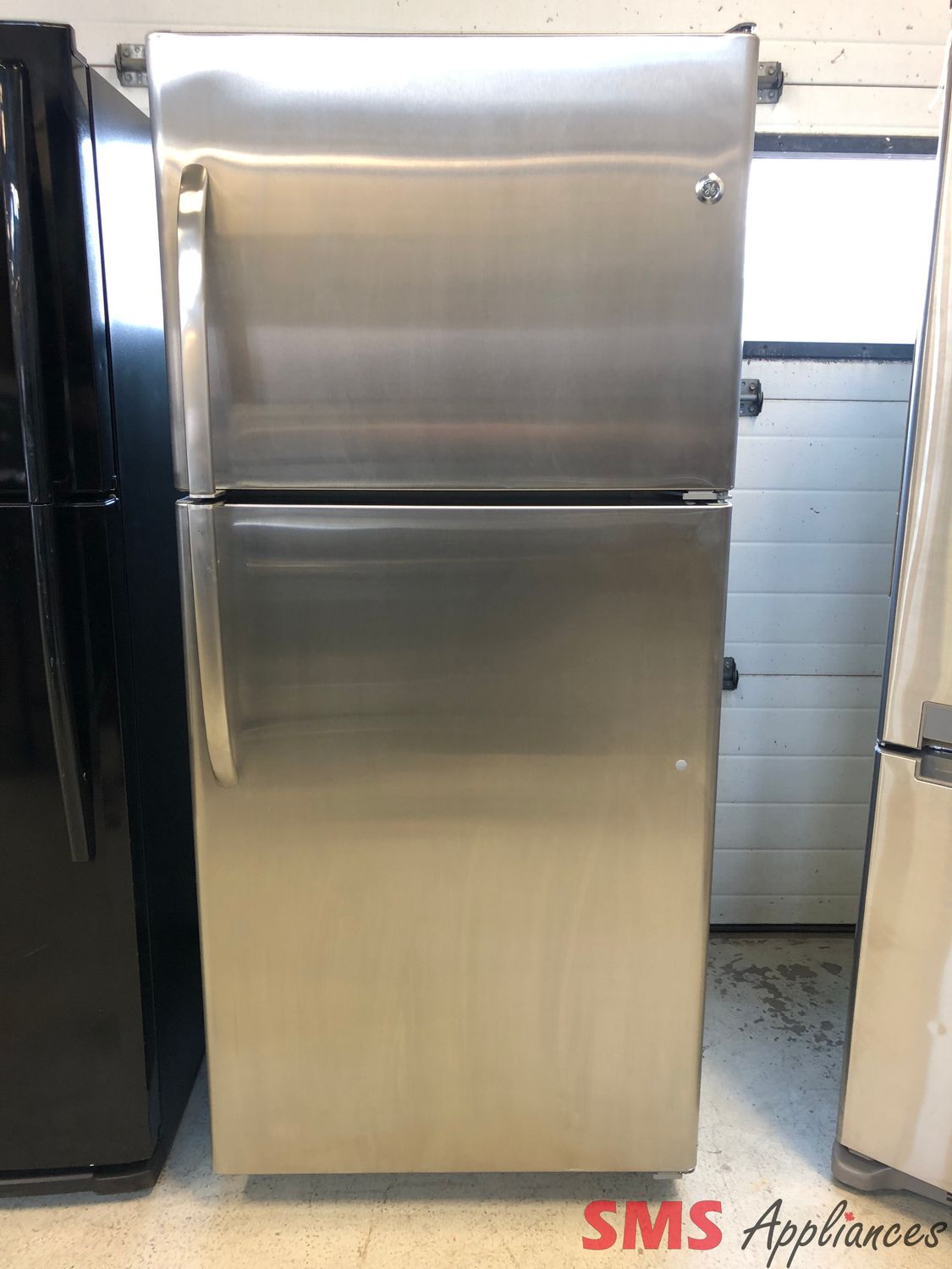 GE 30" Top Mount Refrigerator GTRS0HBZARSS