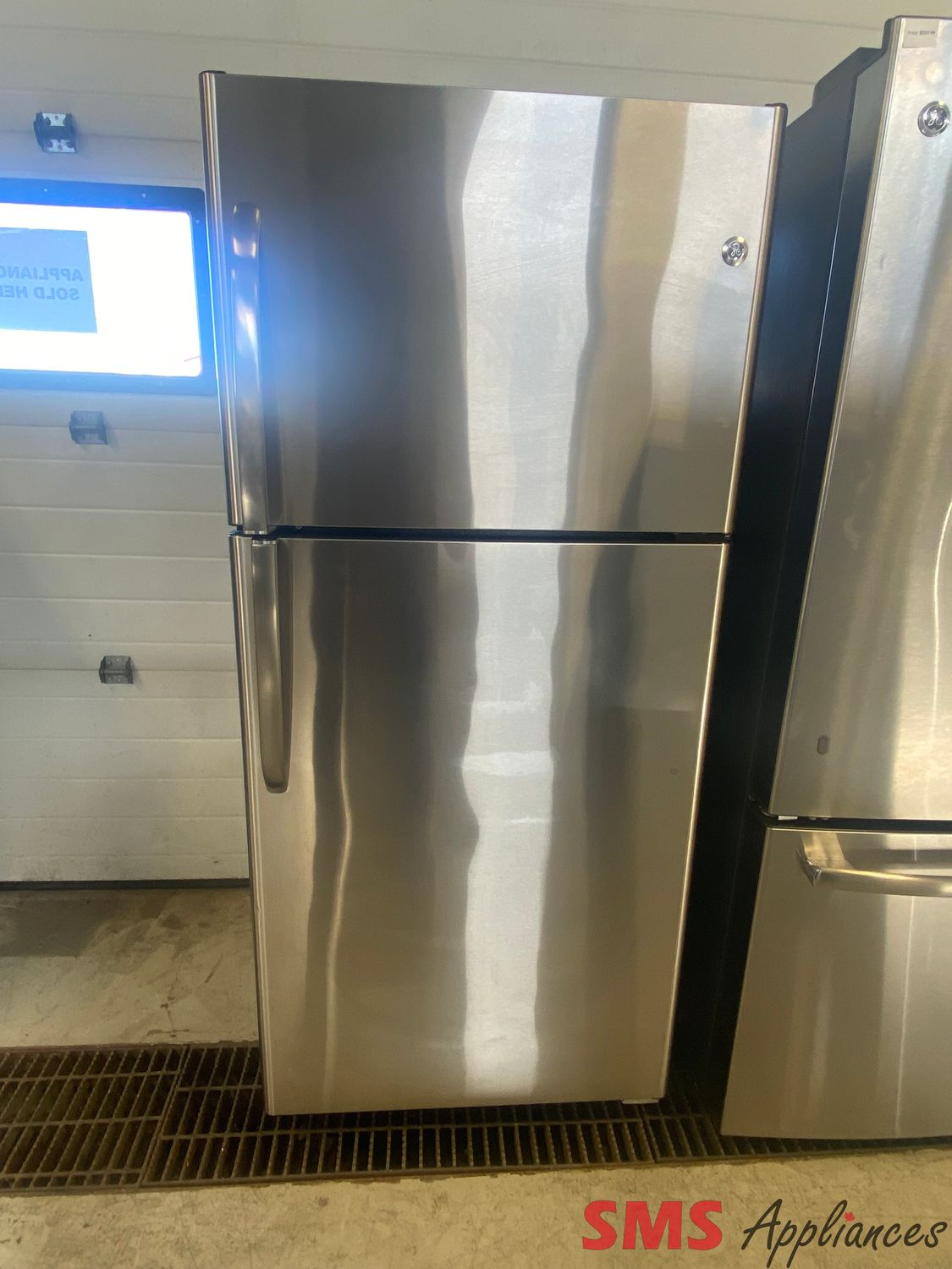 GE 30" Top Mount Refrigerator GTS18ISXSS
