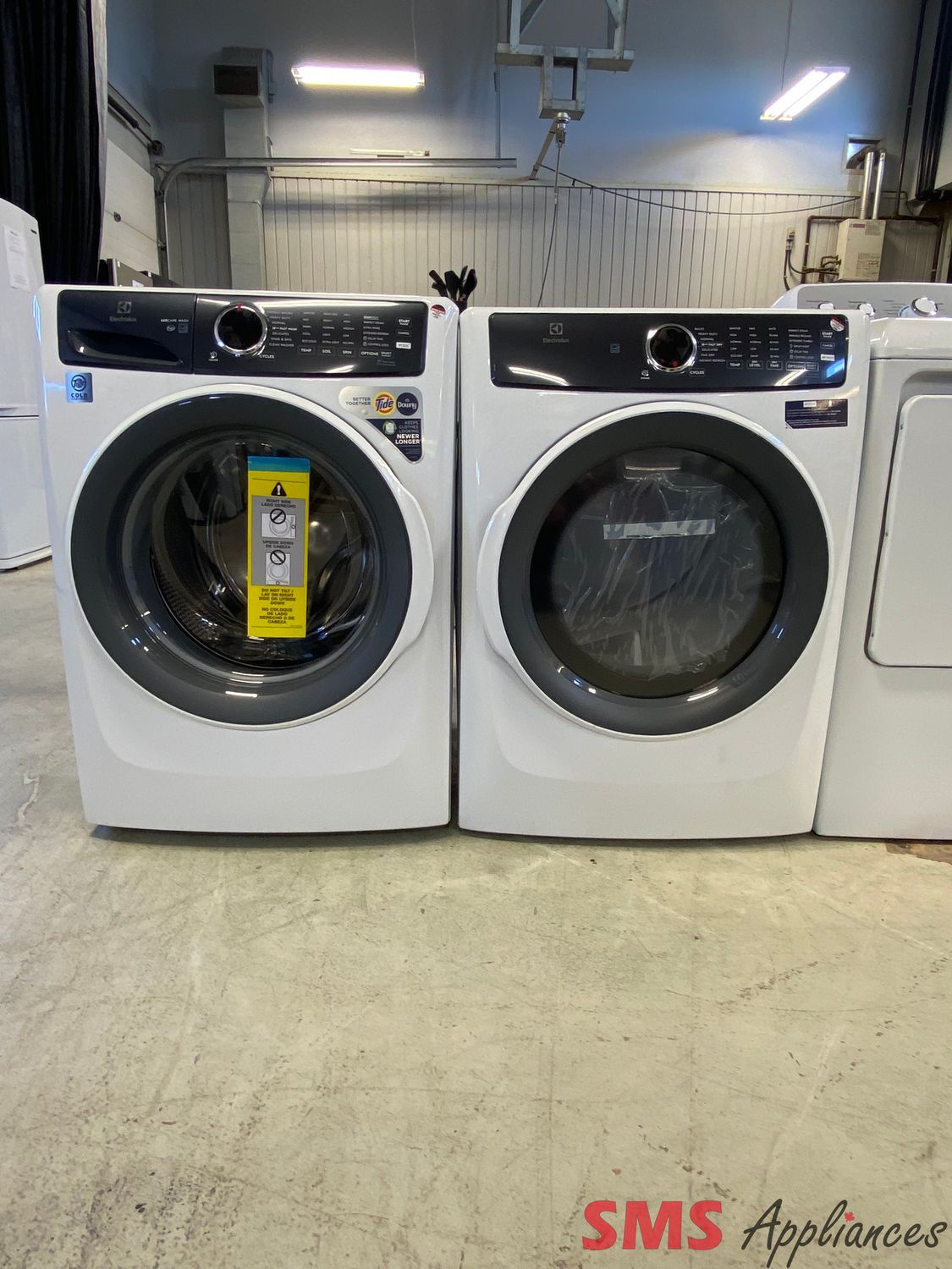 Open Box - Scratch & Dent - Electrolux 27" Washer & Dryer Set ELFW7437AW / ELFE743CAW