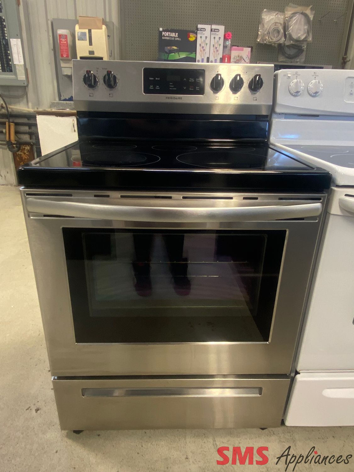 Frigidaire 30" Glass Top Stove CFEF3054US