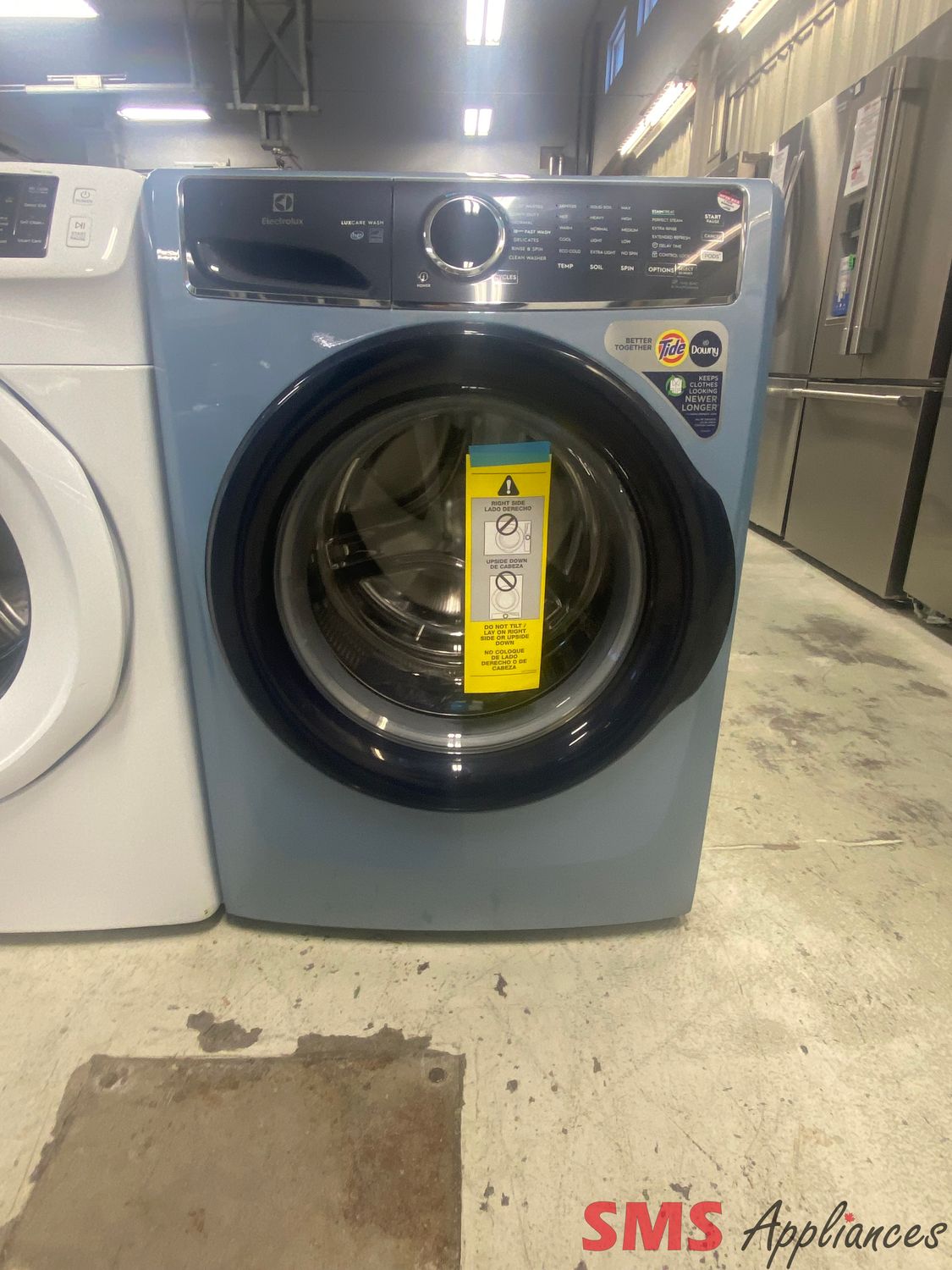 Open Box - Scratch & Dent - Electrolux 27" Front Load Washer ELFW7437AG
