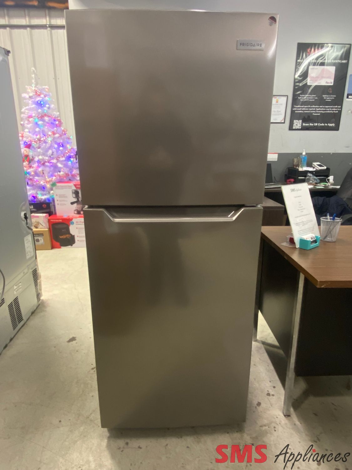 Open Box - Scratch & Dent - Frigidaire 24" Top Mount Refrigerator FFET1222UV