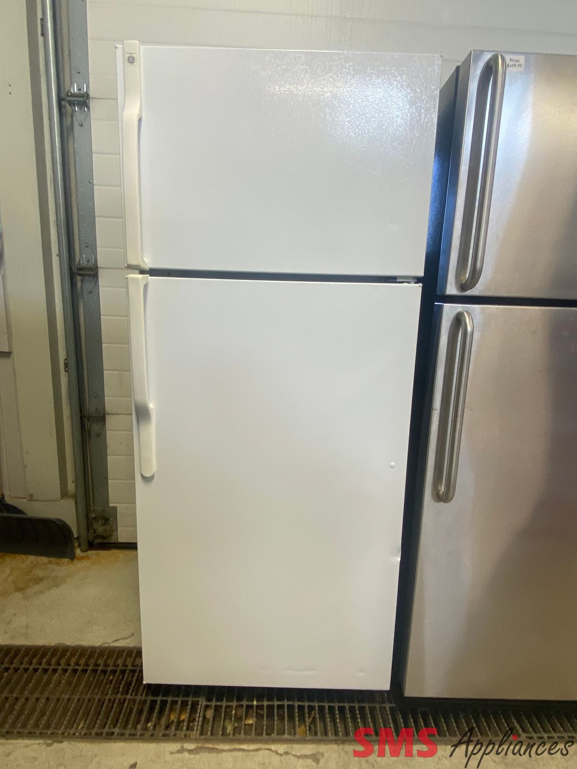 GE 28" Top Mount Refrigerator GTS18HBSARWW