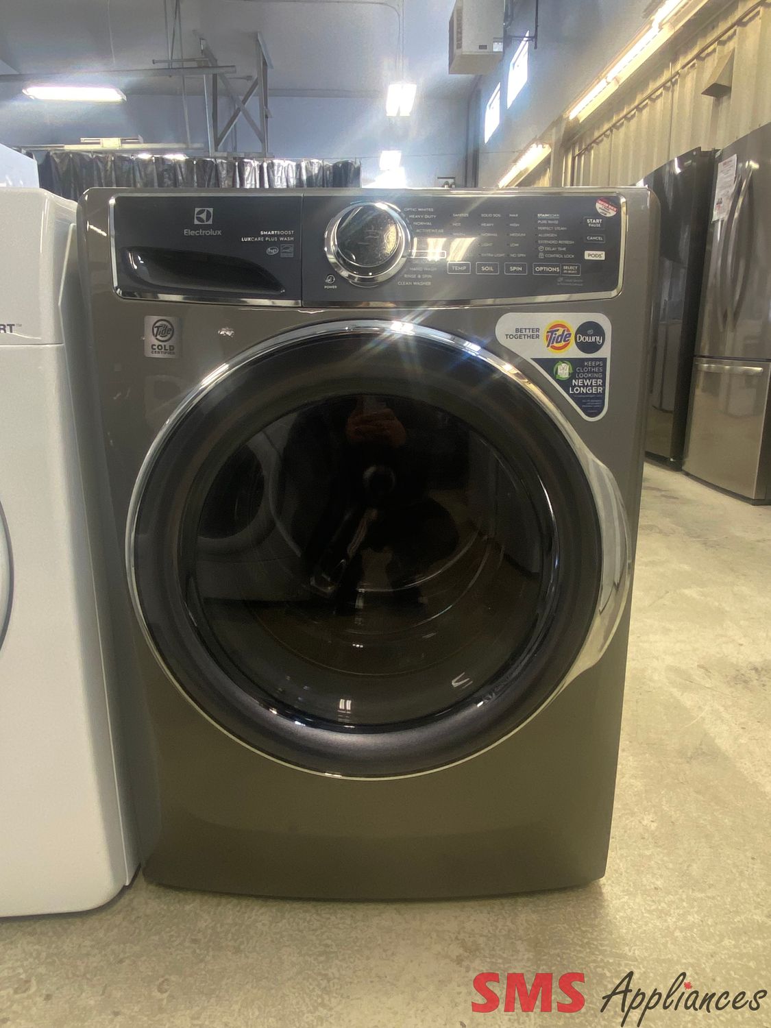 Open Box - Electrolux 27" Front Load Washer ELFW7637AT