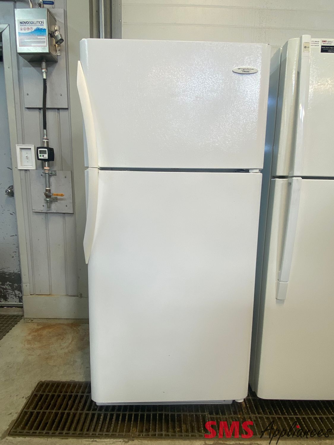 Frigidaire 30" Top Mount Refrigerator GS18HTZCW