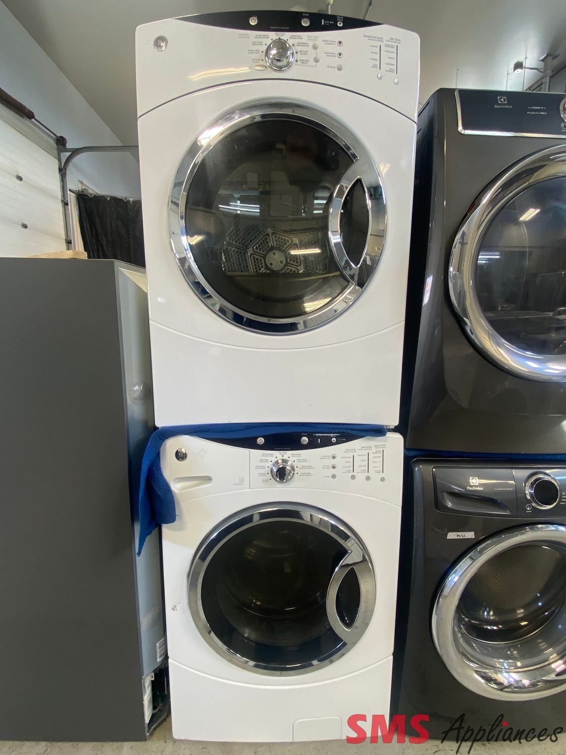 GE  27" Washer and Dryer Set GCVH6500K1WW / PCVH680EJ0WW