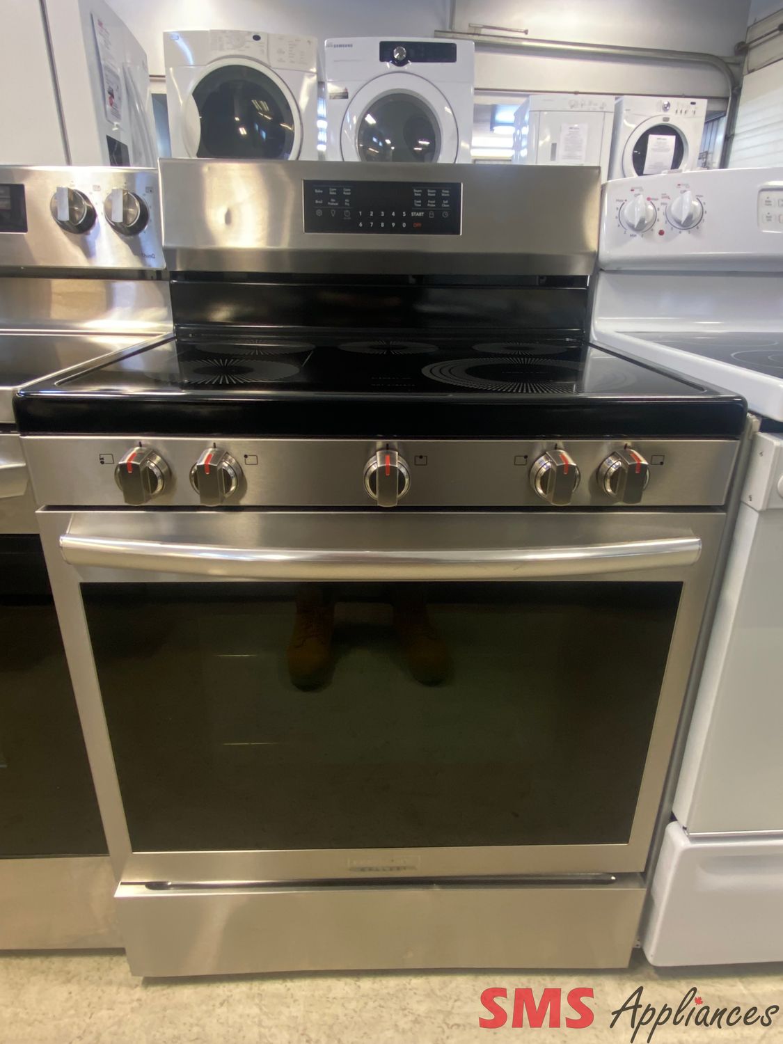 Frigidaire Gallery 30" Glass Top Stove GCRE306CBF