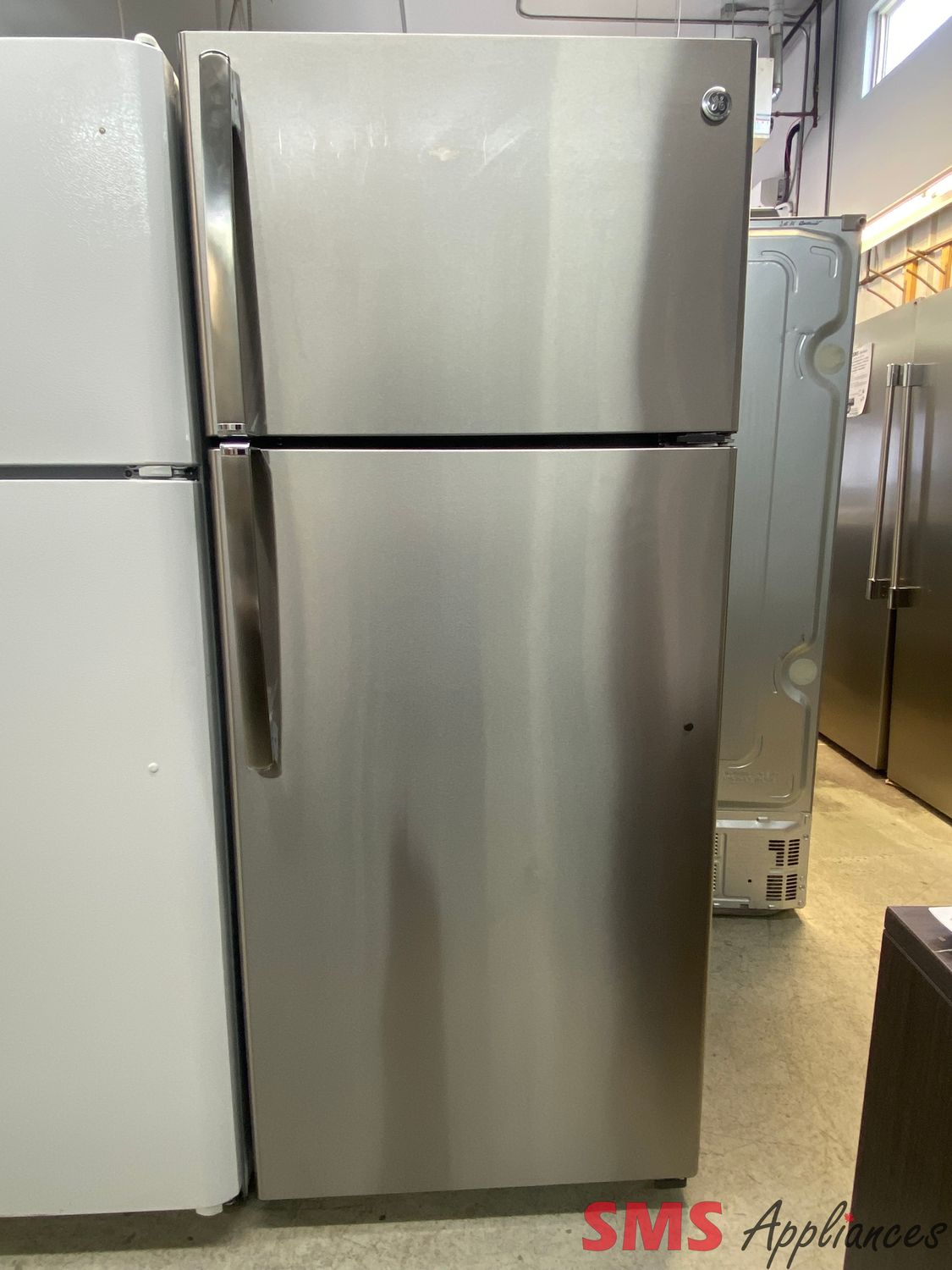 GE 28" Top Mount Refrigerator GTE18GSHSS