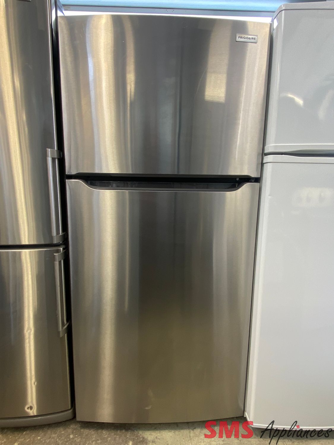 Frigidaire 30" Top Mount Refrigerator FFRT1835VS