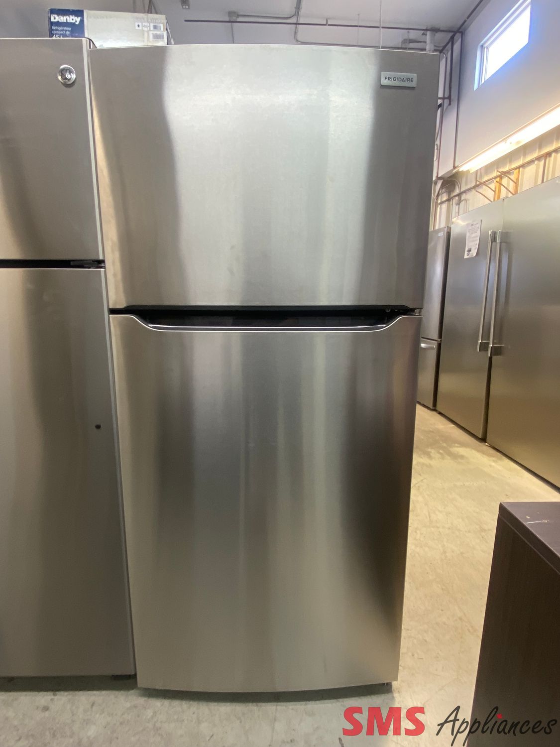 Frigidaire 30" Top Mount Refrigerator FFHT1835V