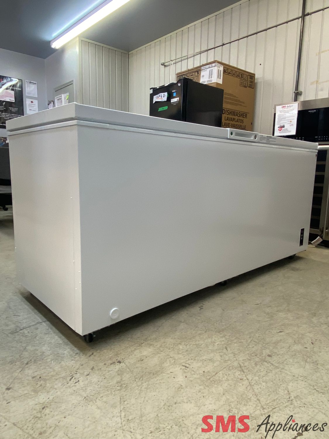 Open Box - Scratch & Dent - Frigidaire Chest Freezer FFCL2042AW