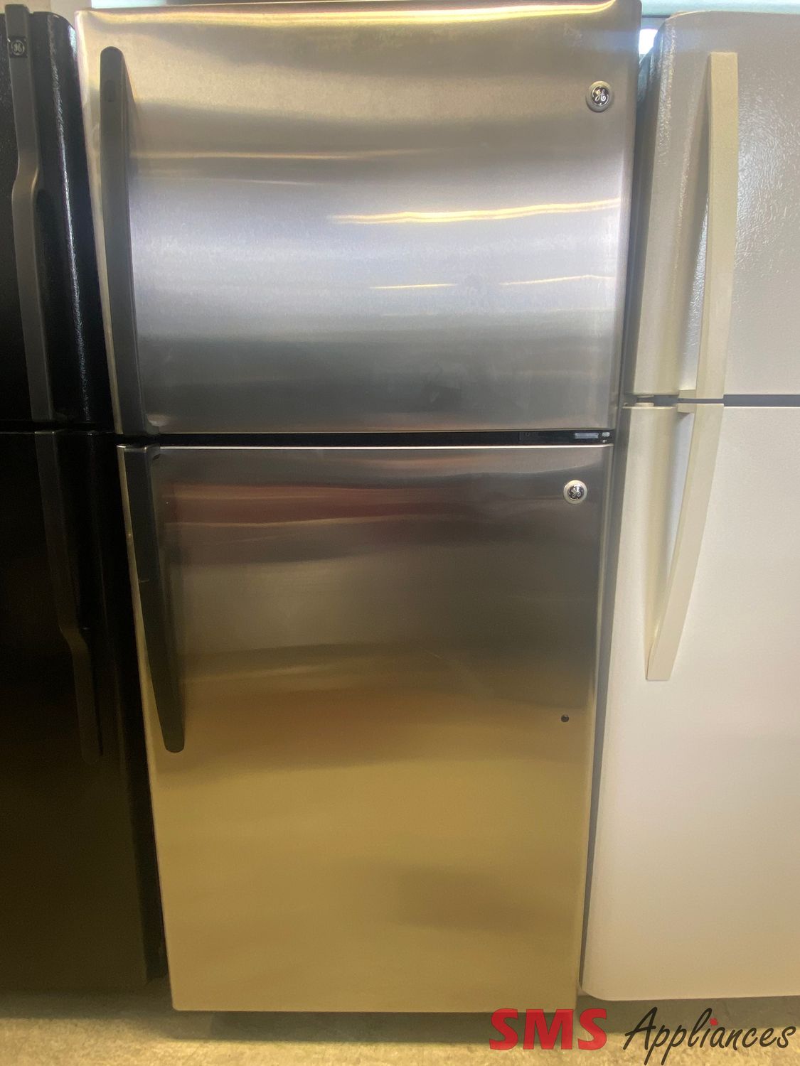 GE 30" Top Mount Refrigerator GTRS0HBZARBS