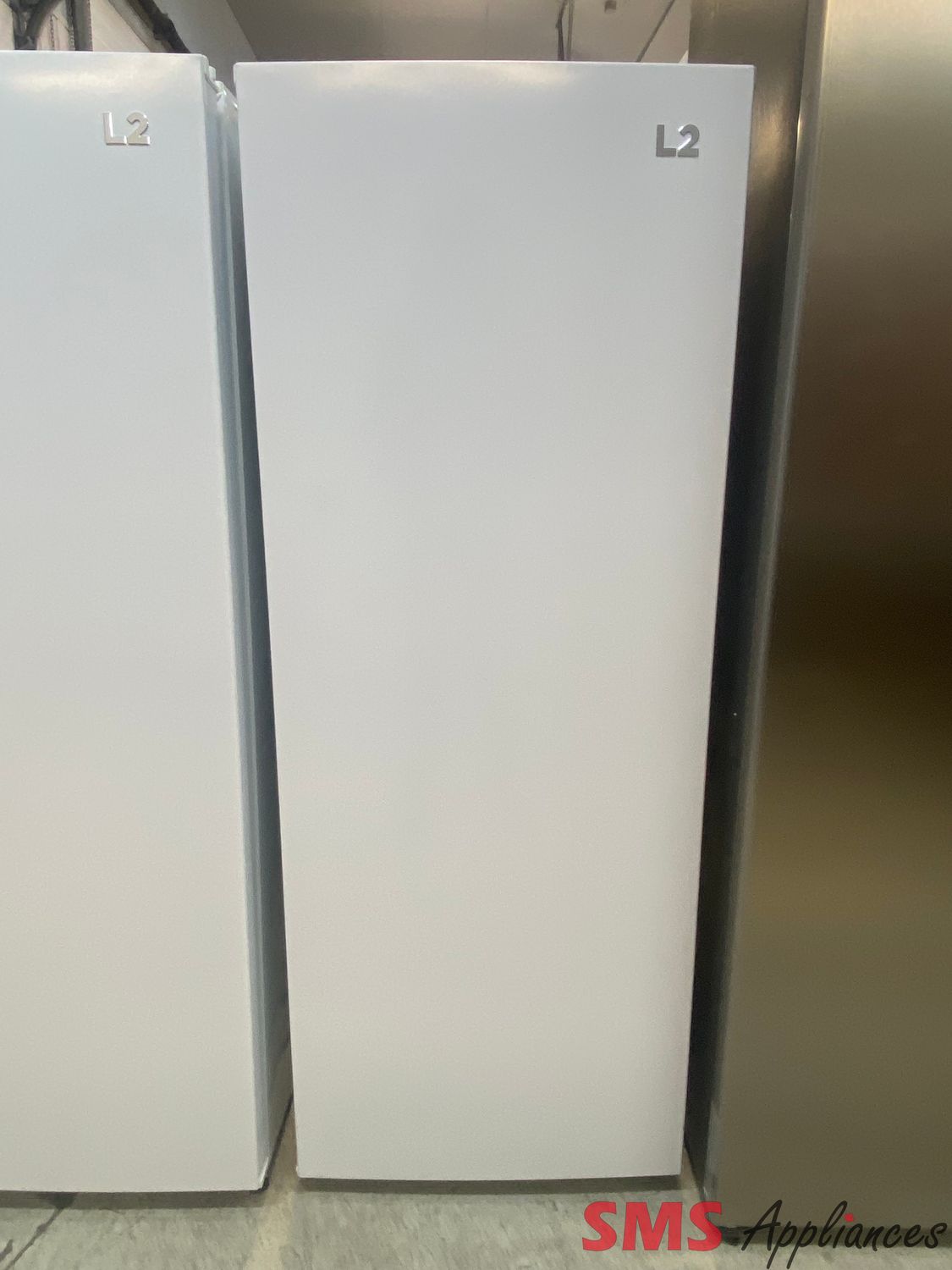 L2 22" Upright Freezer LRU07M2AWWC