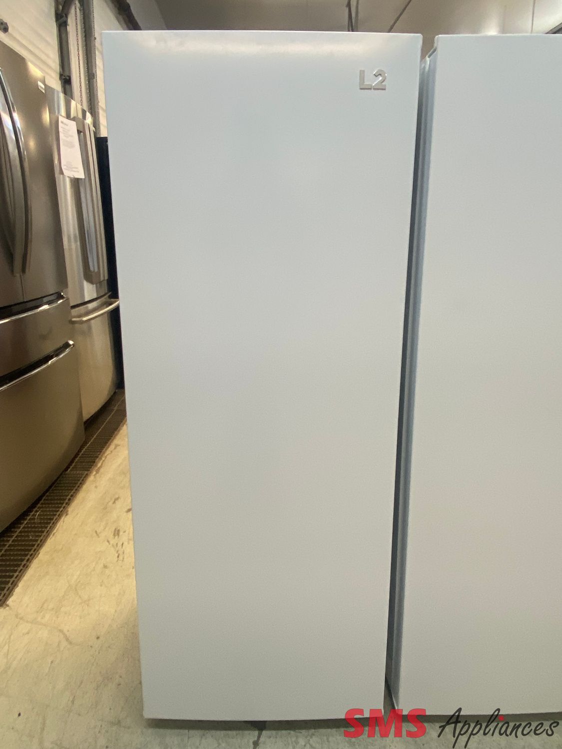 L2 22" Upright Freezer LRU07M2AWWC