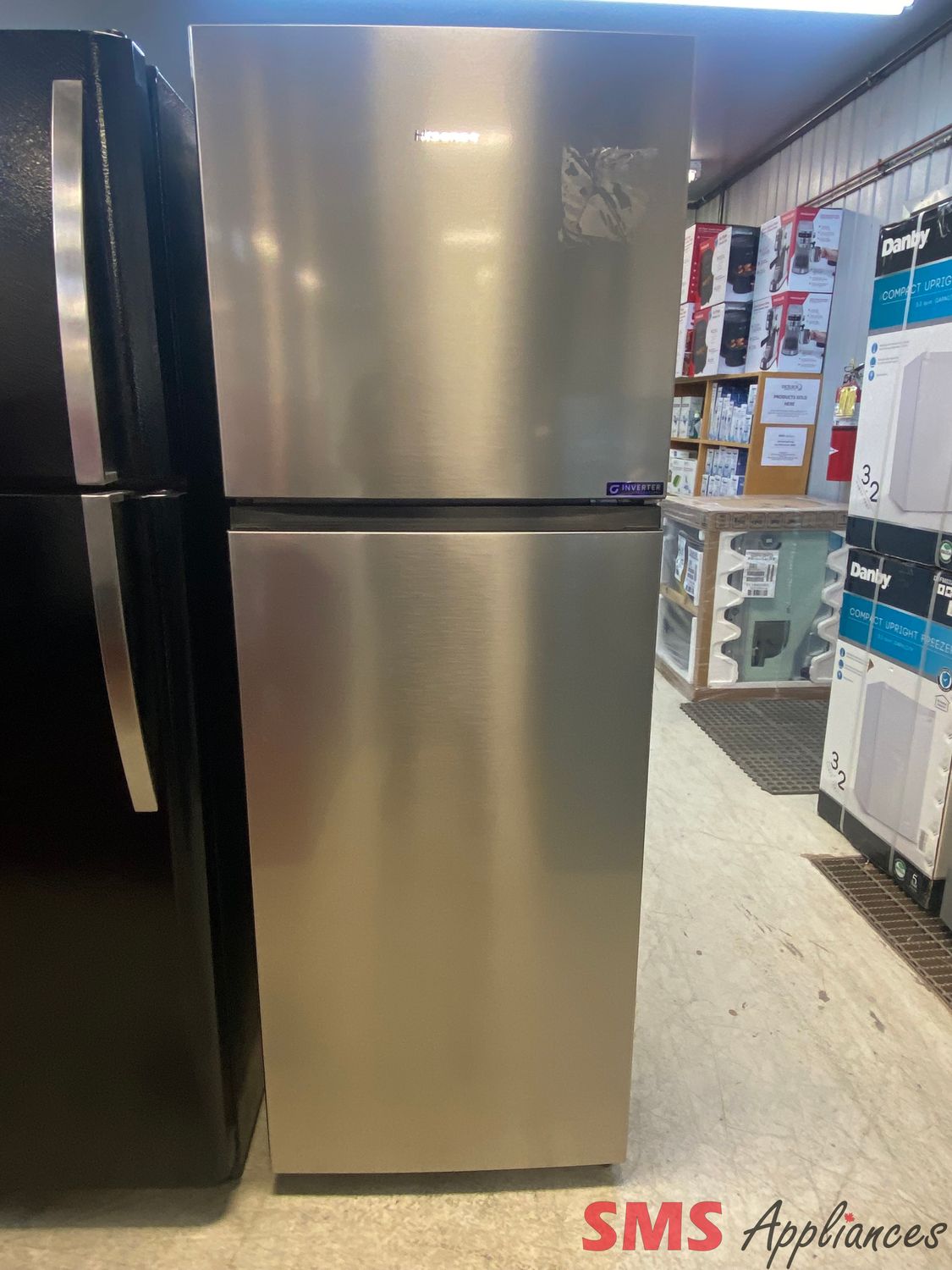 Hisense 24" Top Mount Refrigerator RT12A2CSE