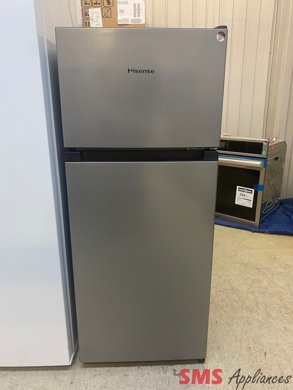 Open Box - Scratch & Dent - Hisense 19" Top Mount Compact Refrigerator HRT044VE