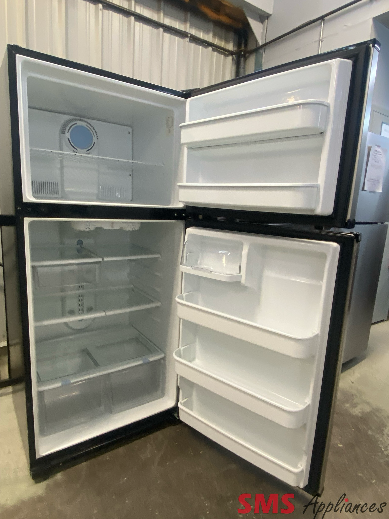 Magic Chef 30” Top Mount Refrigerator CTB1826ARU