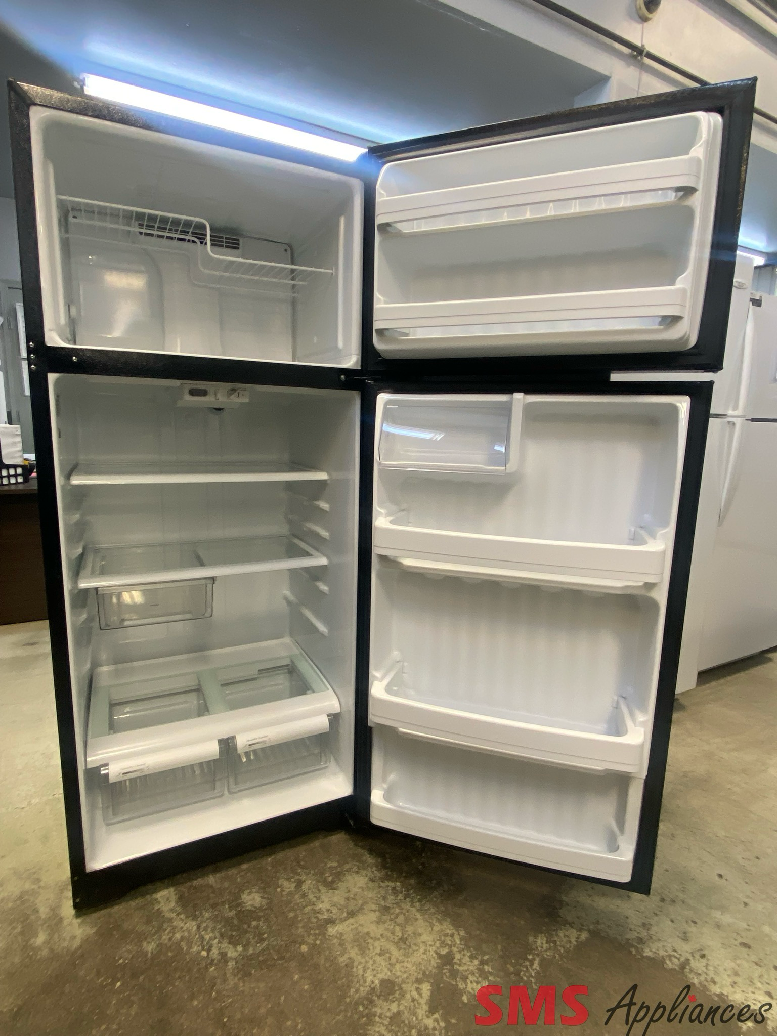 GE 28” Top Mount Refrigerator GTH18GBDRBB