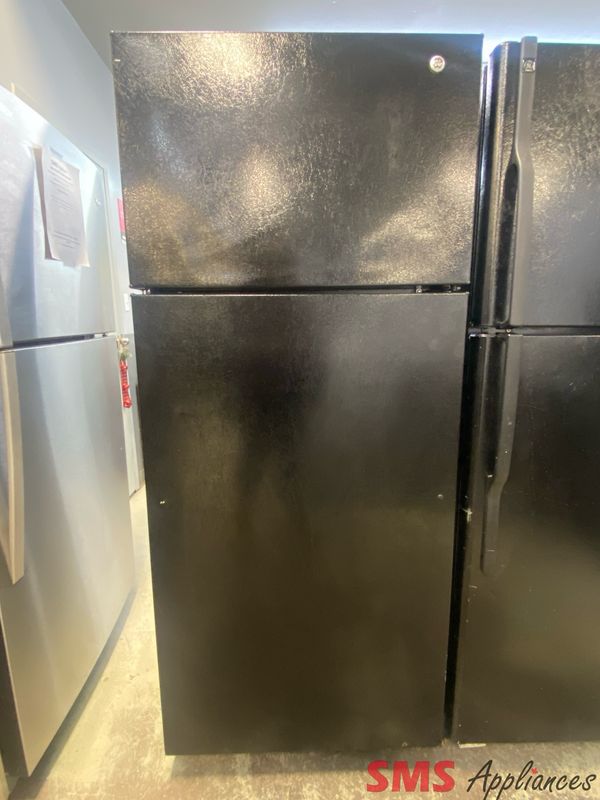 GE 28” Top Mount Refrigerator GTH18GBDRBB